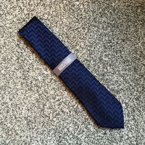 Kenneth Cole blue tie